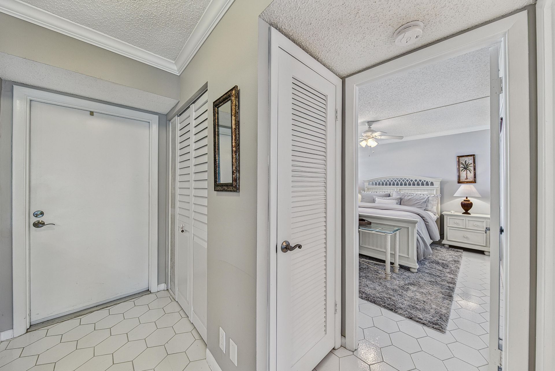4800 Bayview Drive, Unit 402, Fort Lauderdale, FL 33308 Photo