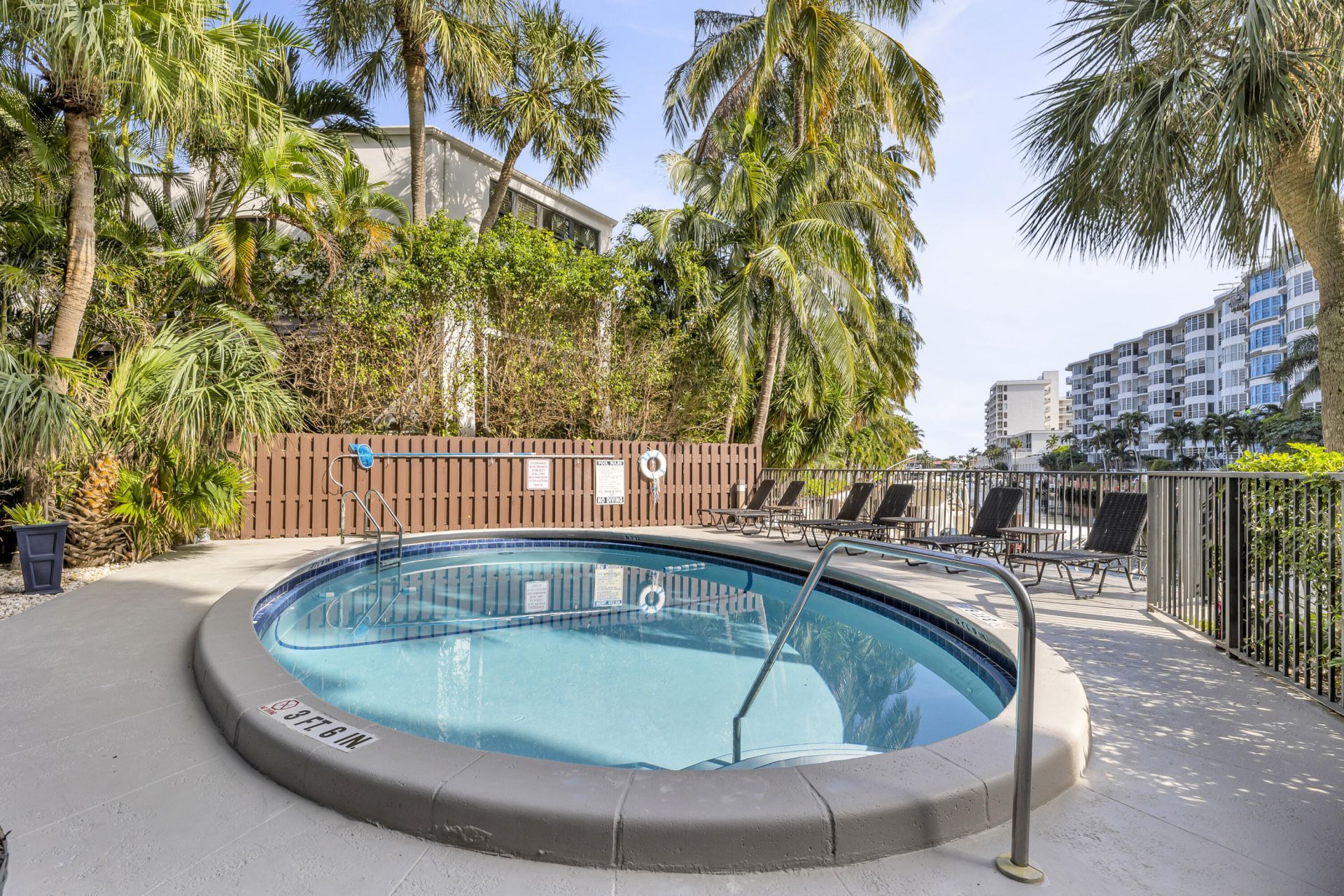 4800 Bayview Drive, Unit 402, Fort Lauderdale, FL 33308 Photo