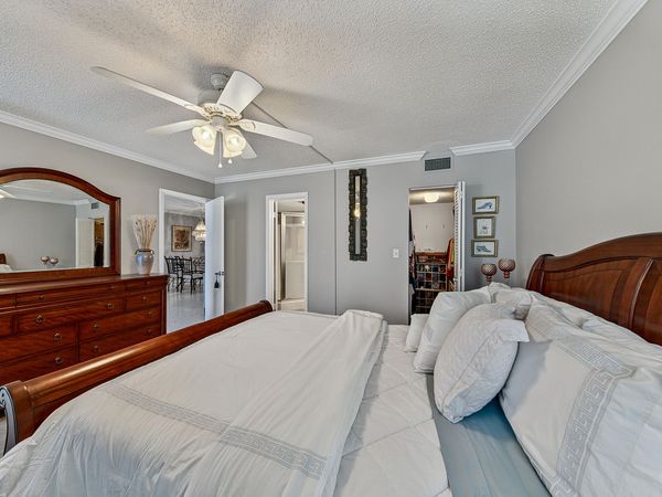 4800 Bayview Drive, Unit 402, Fort Lauderdale, FL 33308