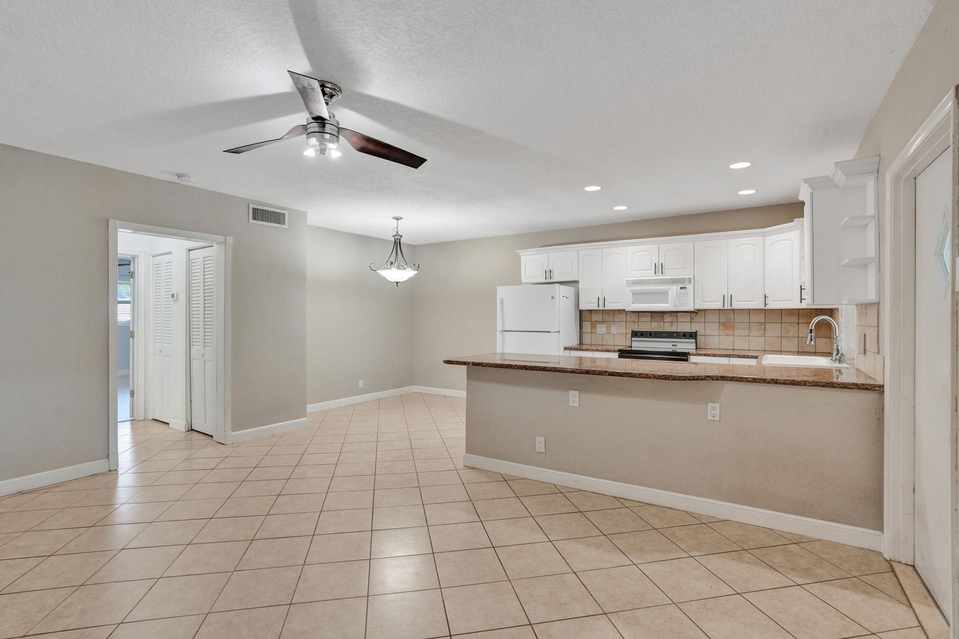 2734 NE 27th Court, Unit 17, Lighthouse Point, FL 33064 Photo