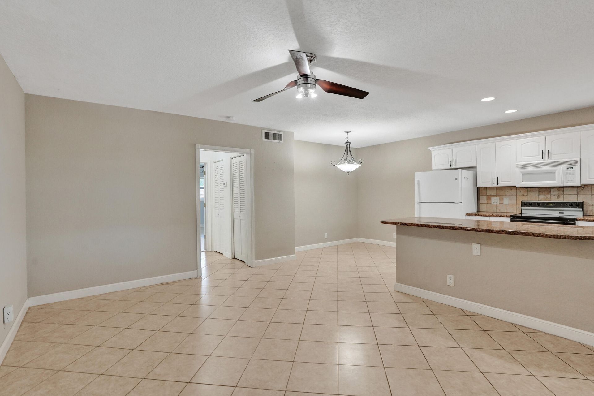2734 NE 27th Court, Unit 17, Lighthouse Point, FL 33064 Photo