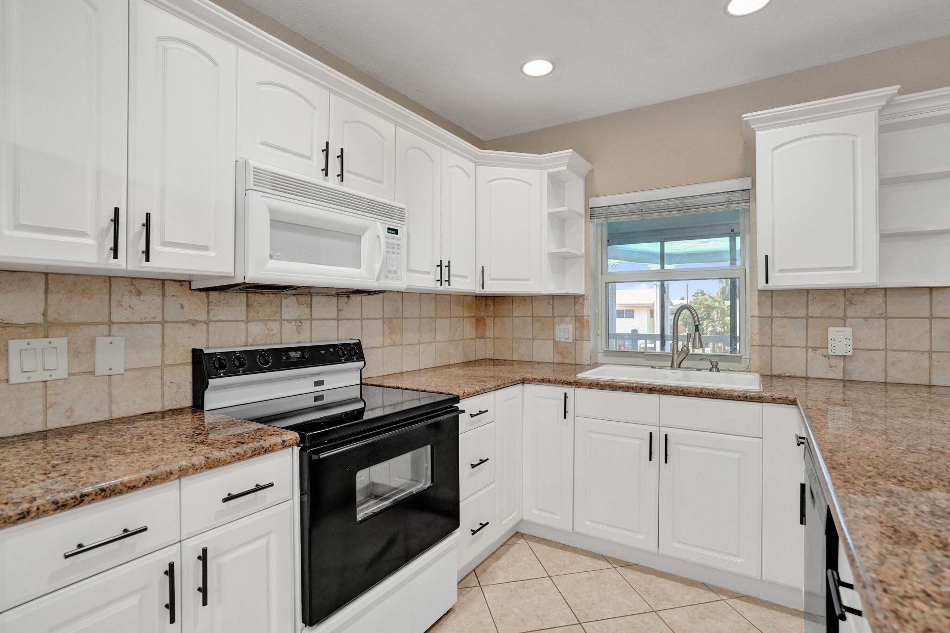 2734 NE 27th Court, Unit 17, Lighthouse Point, FL 33064 Photo
