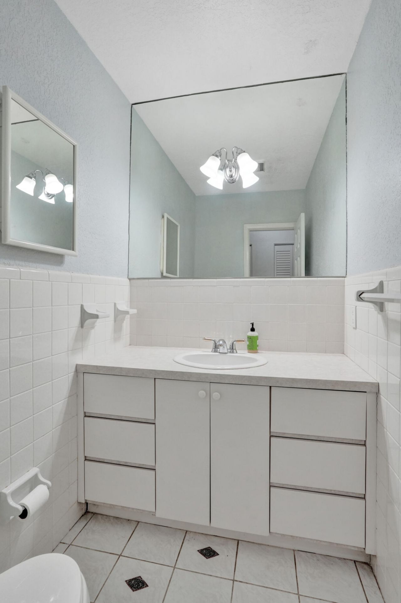 2734 NE 27th Court, Unit 17, Lighthouse Point, FL 33064 Photo