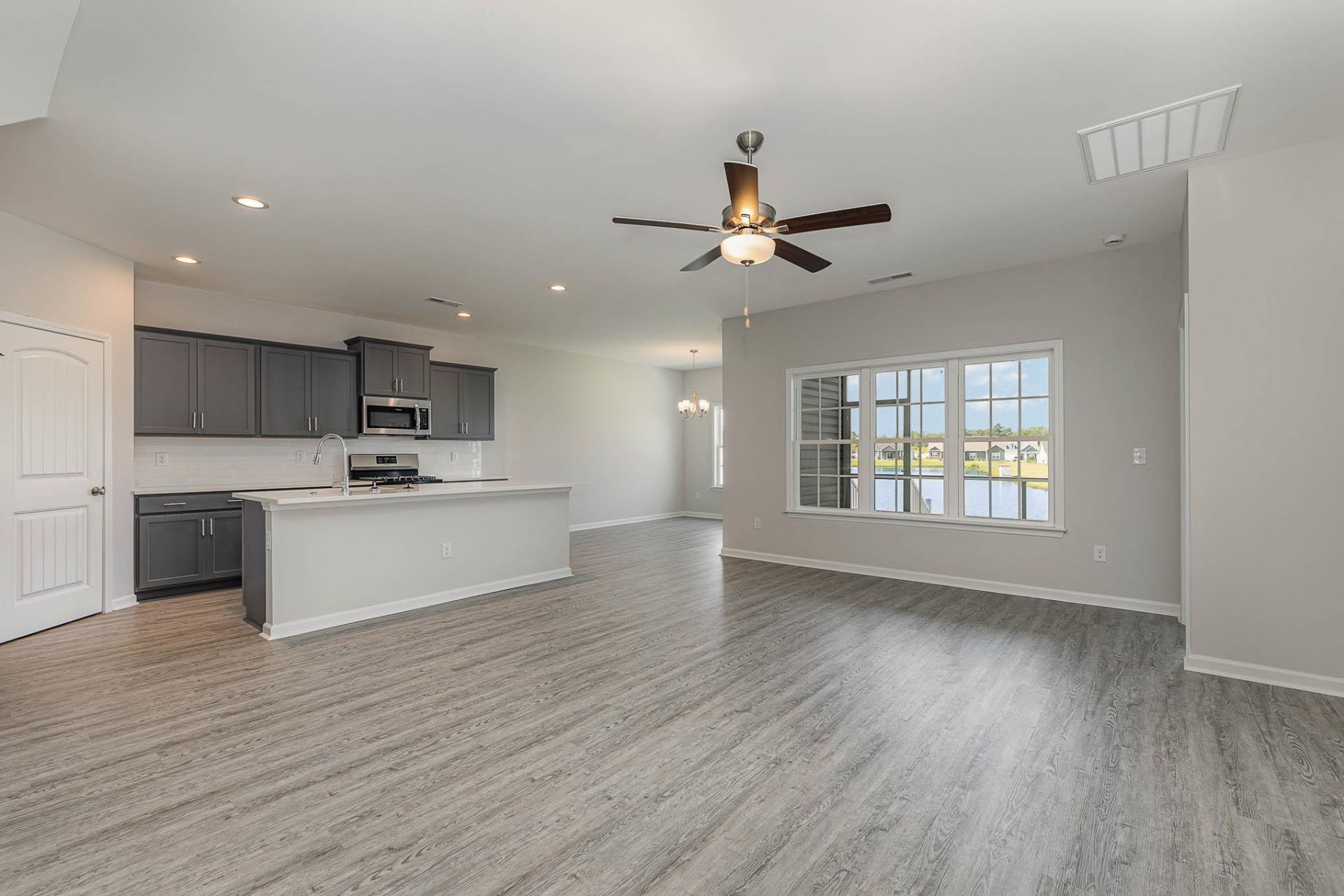 909 Woodside Dr.  Photo 4
