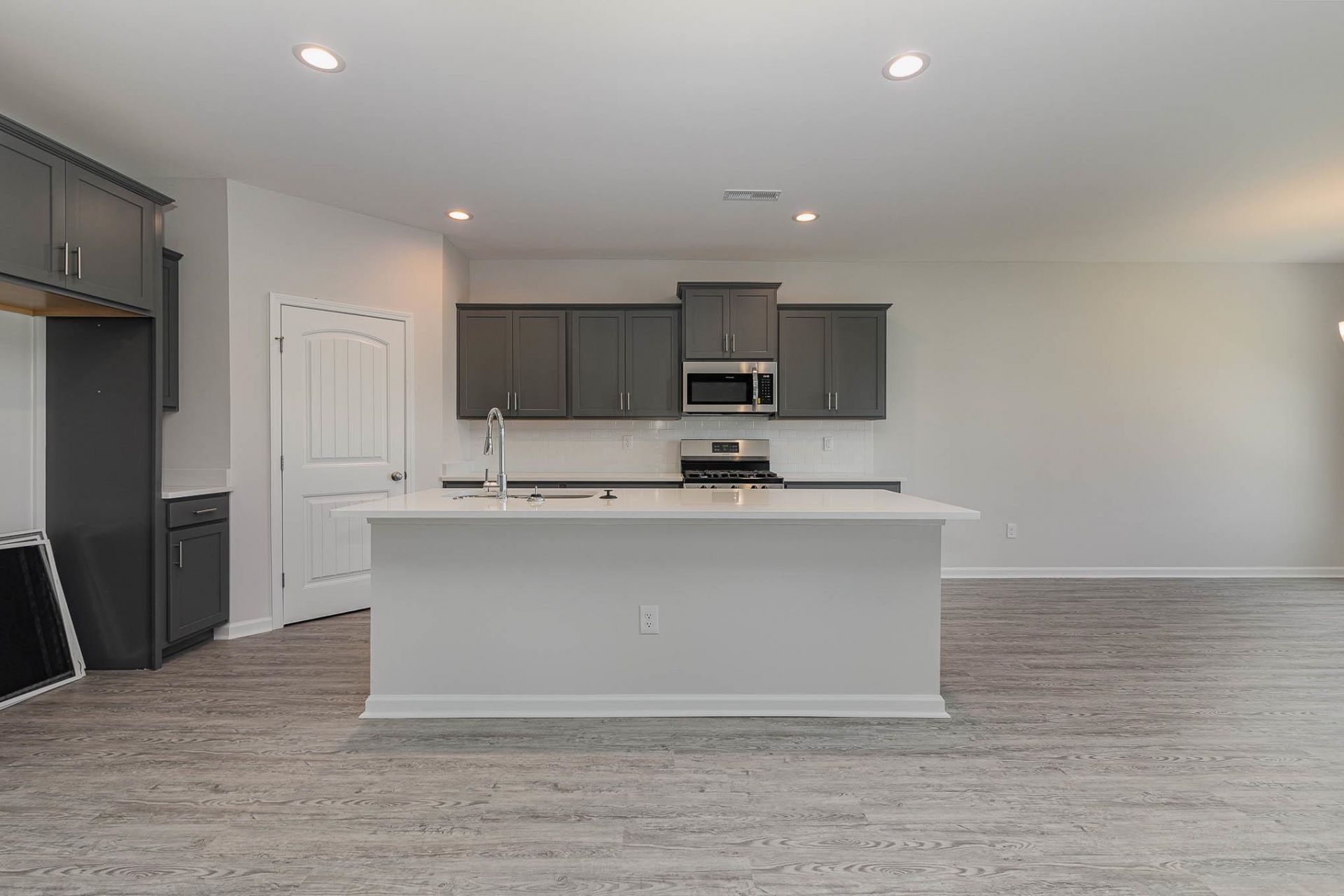 909 Woodside Dr.  Photo 5