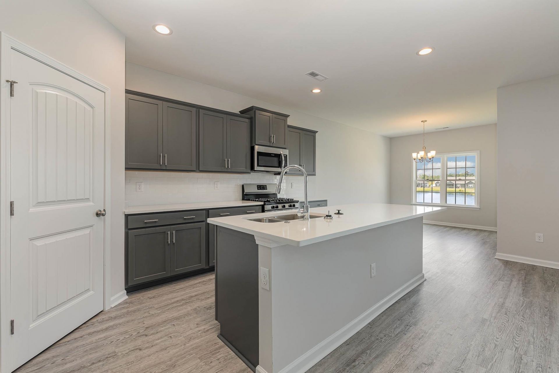 909 Woodside Dr.  Photo 8