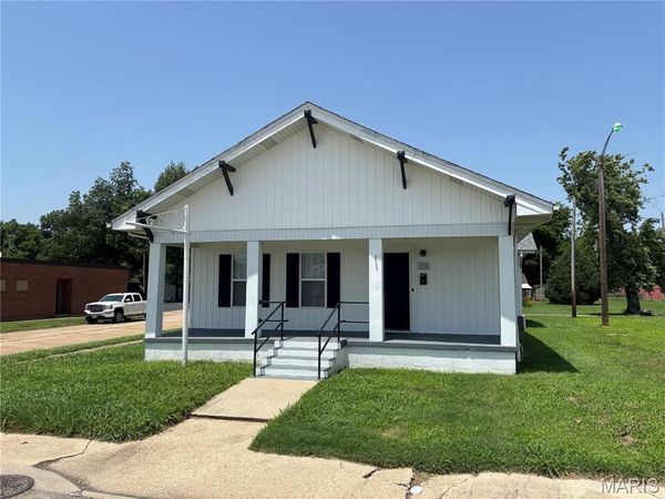 404 E Center Street , Sikeston, MO 63801