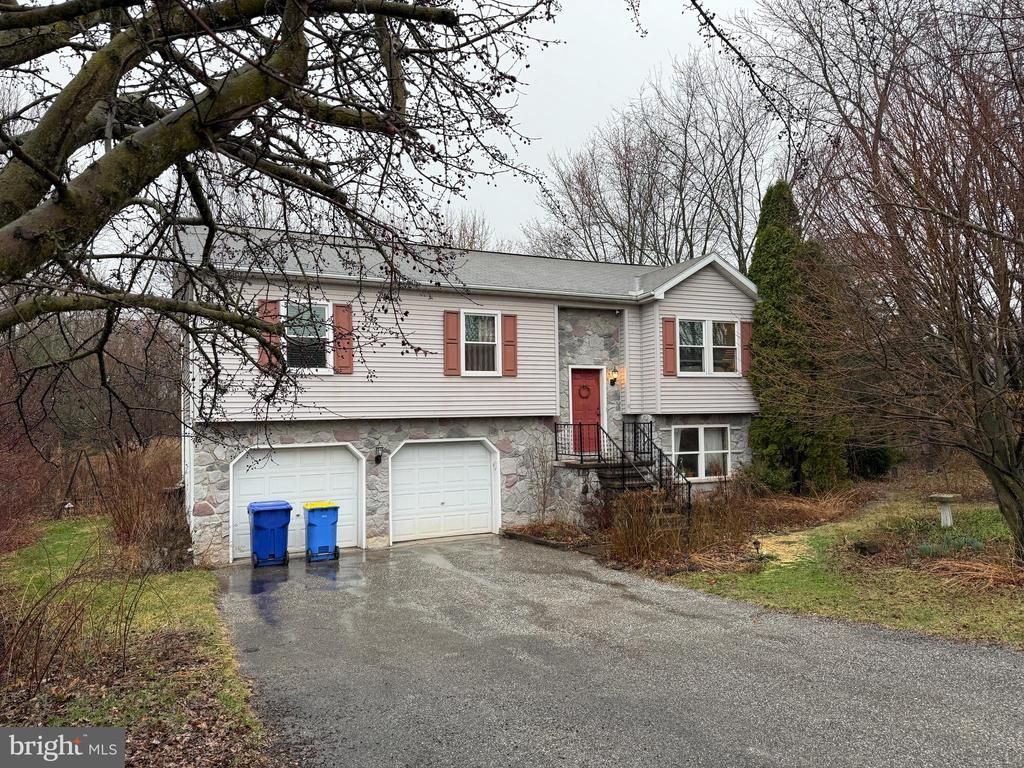 10 HITCHING POST CIRCLE , THOMASVILLE, PA 17364