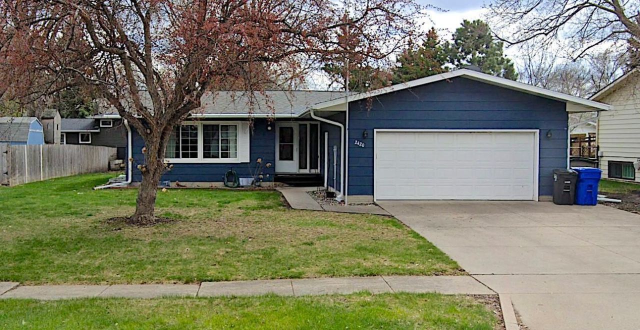 2420 W Country Club Drive S primary photo
