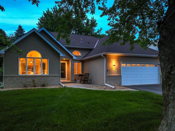 1104 Falls Curve, Chaska, MN 55318