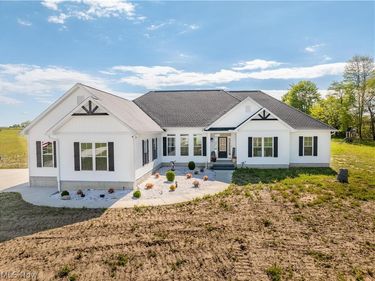 4462 Manchester Avenue NW, North Lawrence, OH 44666