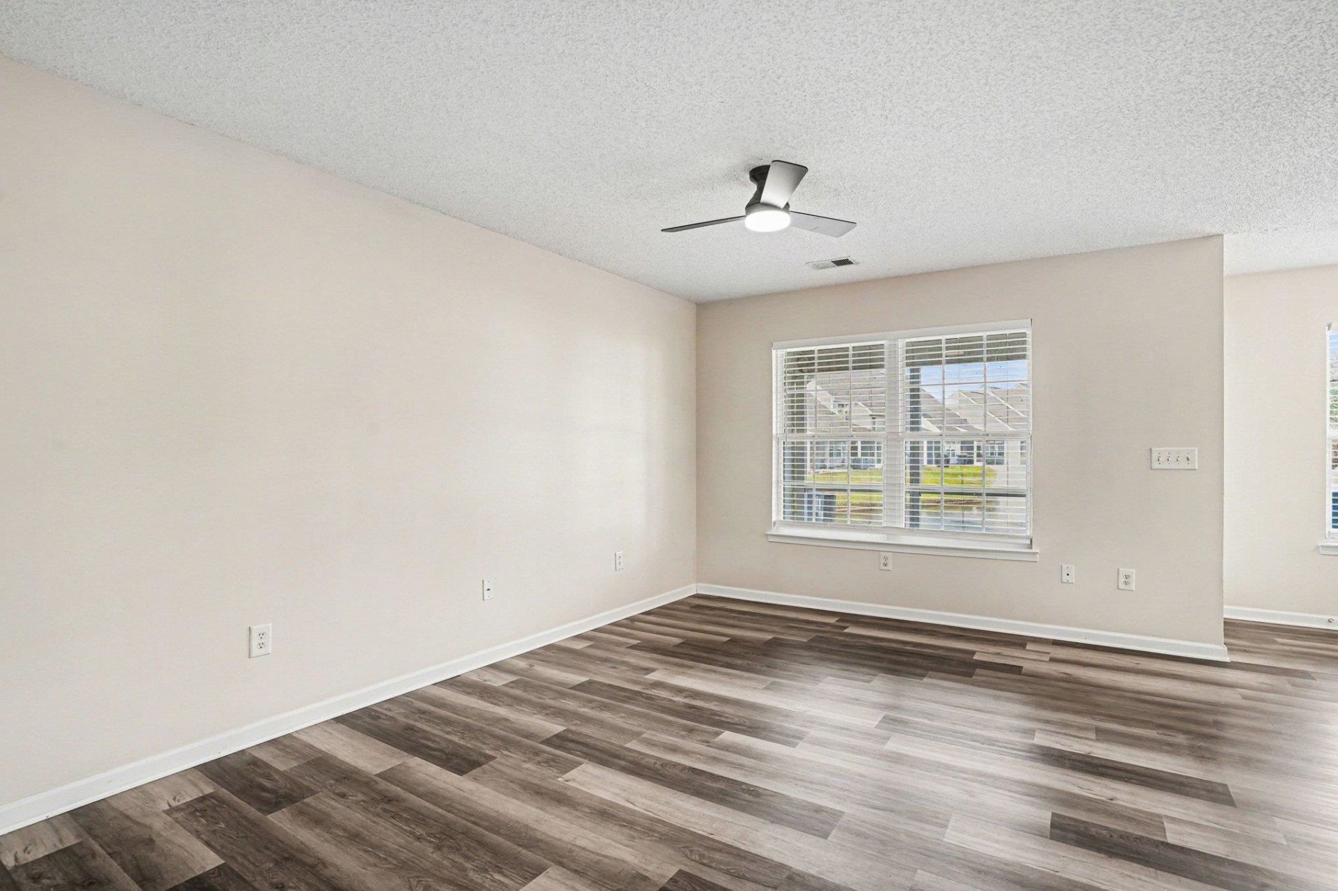 1037 Stanton Pl. Photo 4