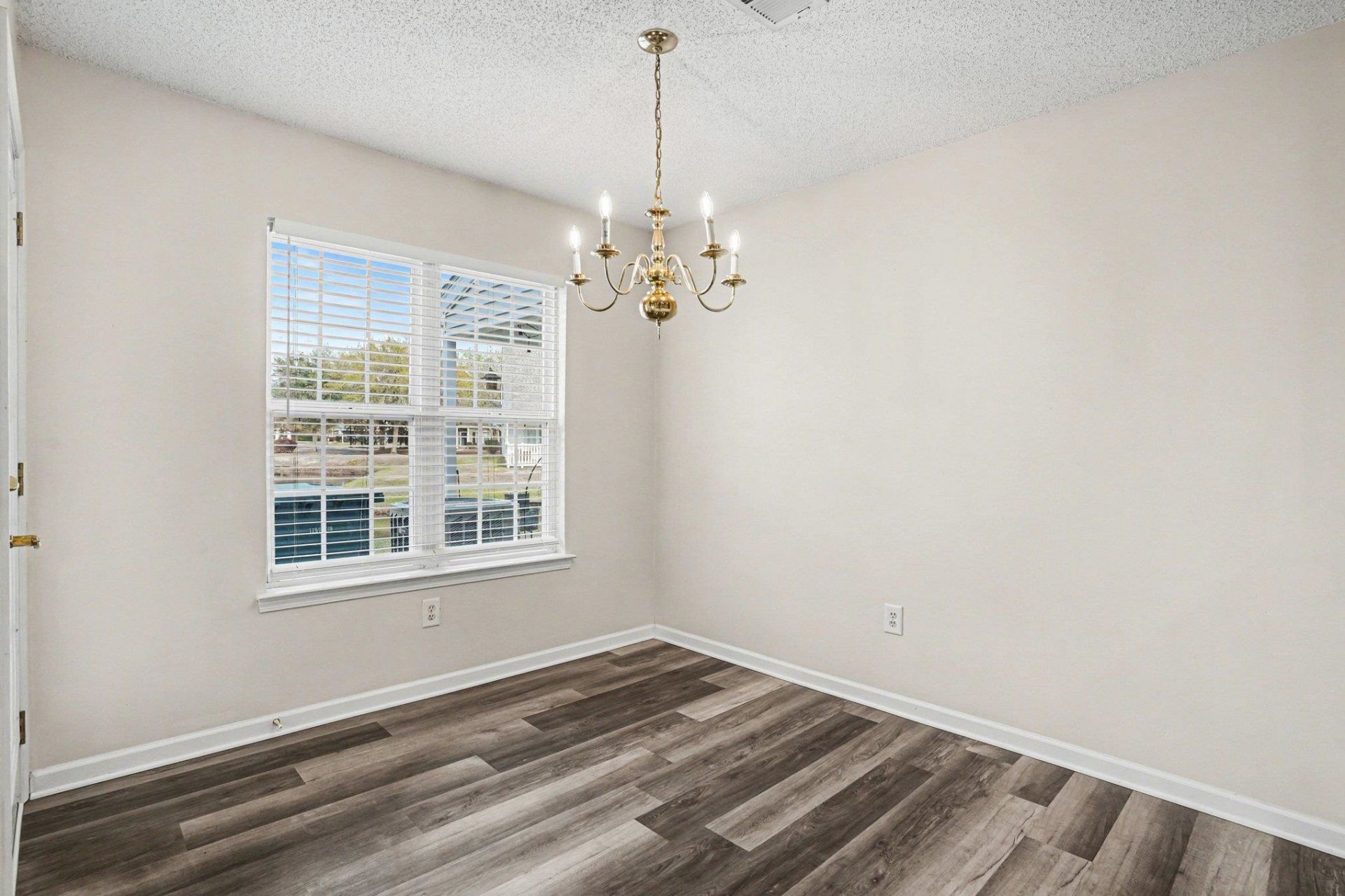 1037 Stanton Pl. Photo 6