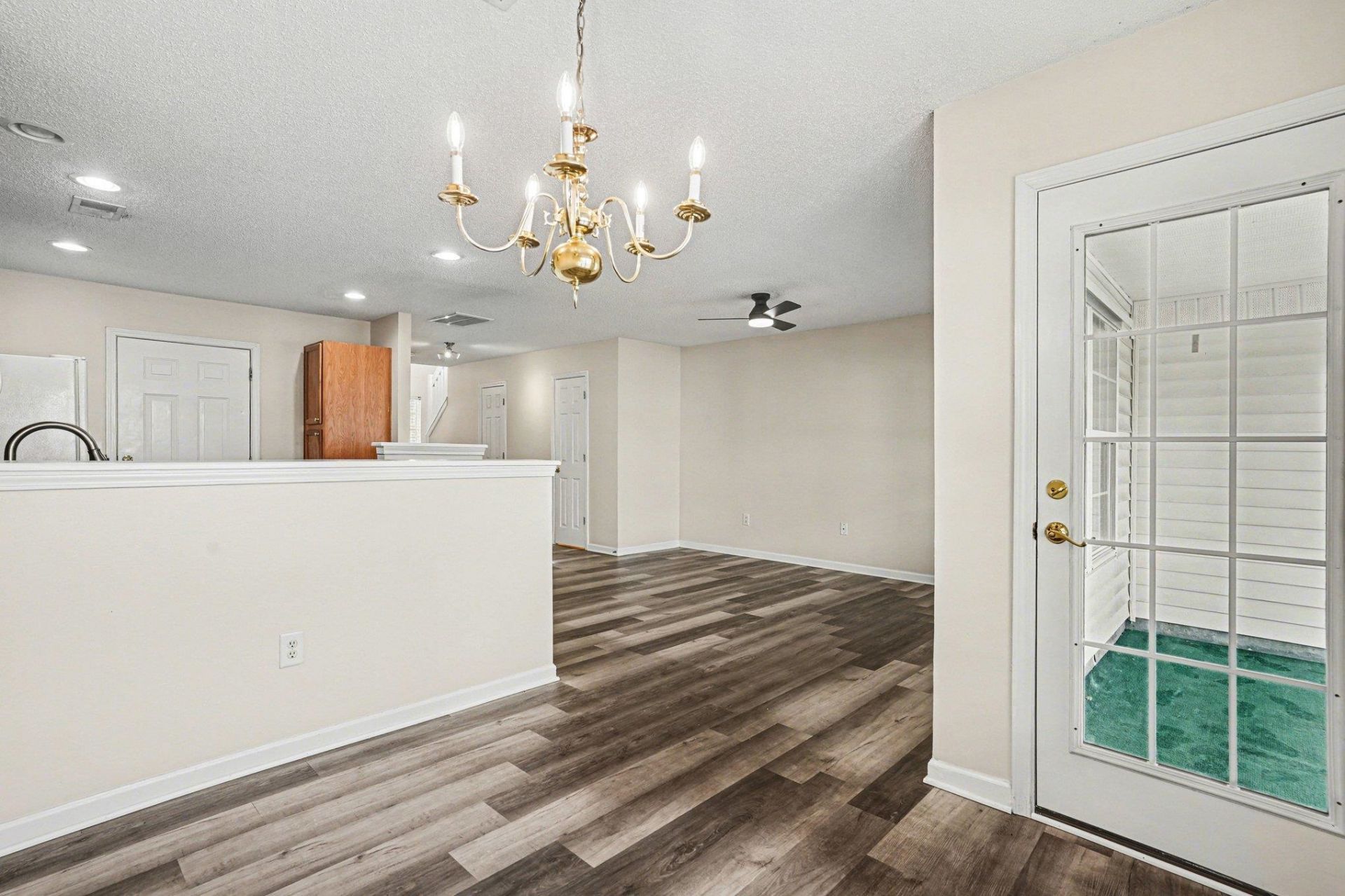 1037 Stanton Pl. Photo 7