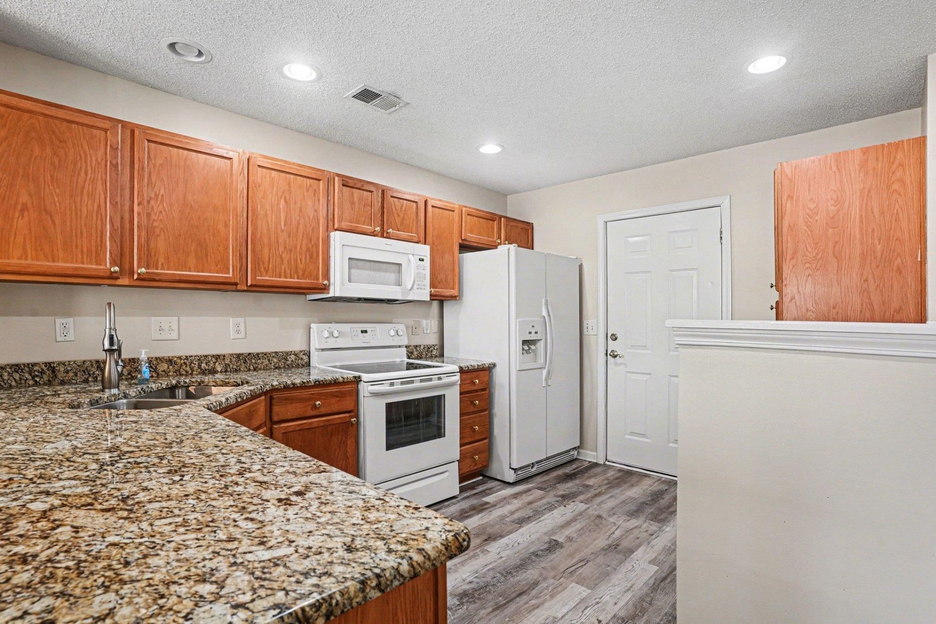 1037 Stanton Pl. Photo 8