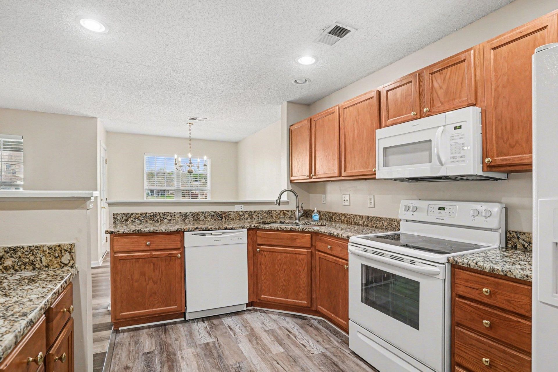 1037 Stanton Pl. Photo 9