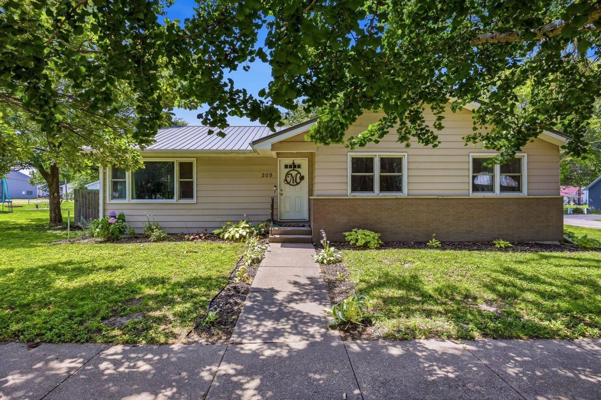 209 N Walnut St, Winfield, IA 52659 Main Photo