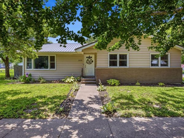 209 N WALNUT ST, Winfield, IA 52659