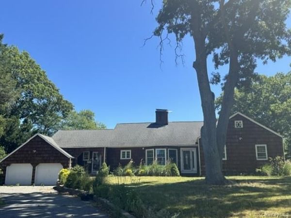 888 Pondview Road , Riverhead, NY 11901