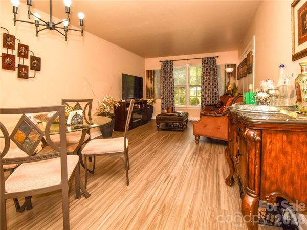 2890 Carriage Drive , Winston Salem, NC 27106