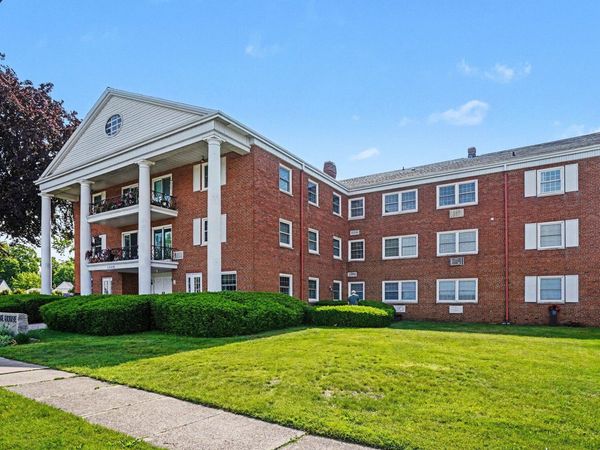 1249 Lakeshore Drive, Unit 115, Muskegon, MI 49441