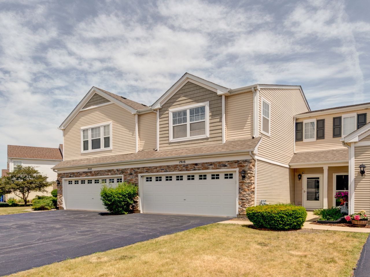1916 Cobblestone Drive, Carpentersville, IL 60110 Main Photo