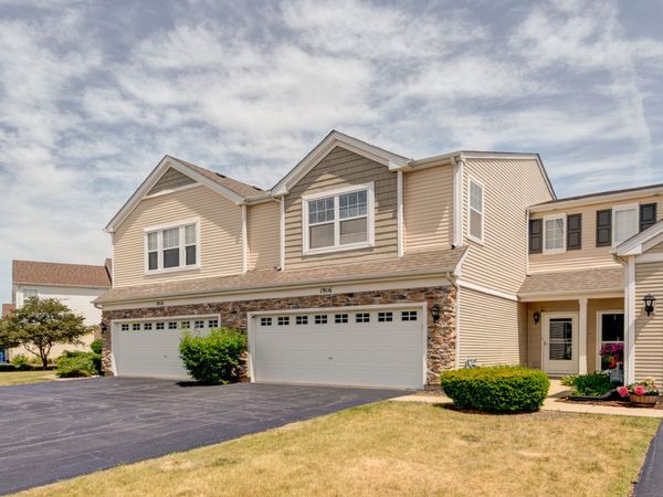1916 Cobblestone Drive , Carpentersville, IL 60110