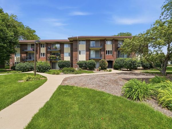 5S066 Pebblewood Lane, Unit B12, Naperville, IL 60563