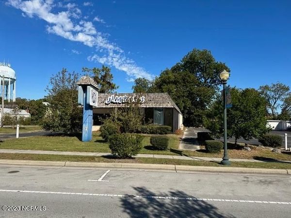 714 Broad Street , New Bern, NC 28562