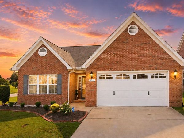 932 Dearborn Court , Winterville, NC 28590