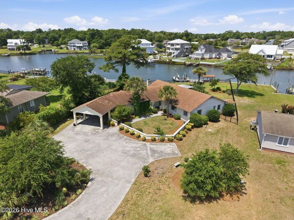 220 Club Point Drive , Cape Carteret, NC 28584