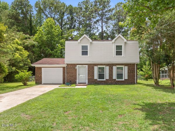 108 Meadowview Court, Jacksonville, NC 28546