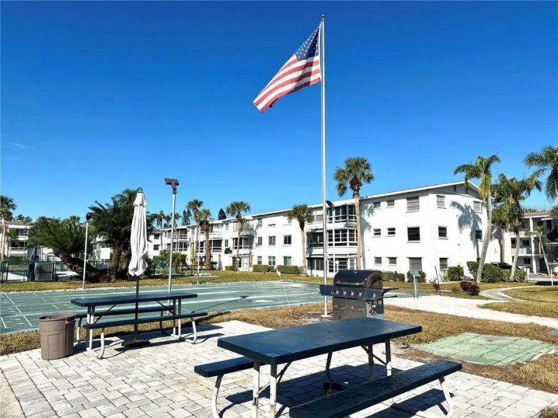 2047 Canal Drive, Unit L6, Bradenton, FL 34207 Photo