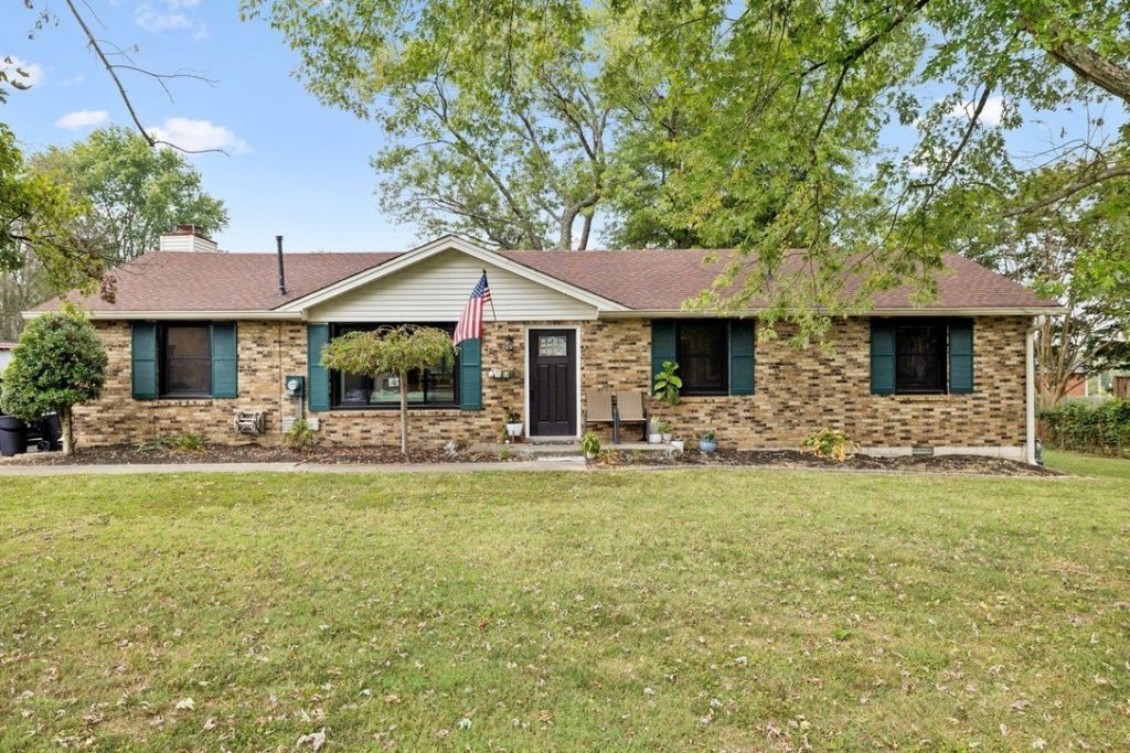 2210 Lynwood Dr, Greenbrier, TN 37073 Main Photo