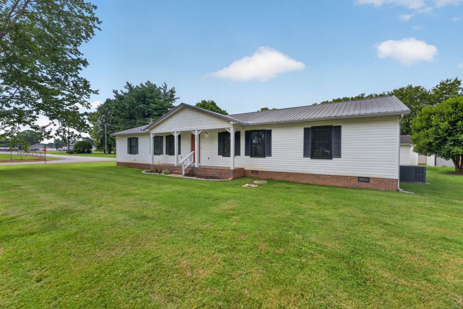 101 Lisa Cir, Winchester, TN 37398 Main Photo