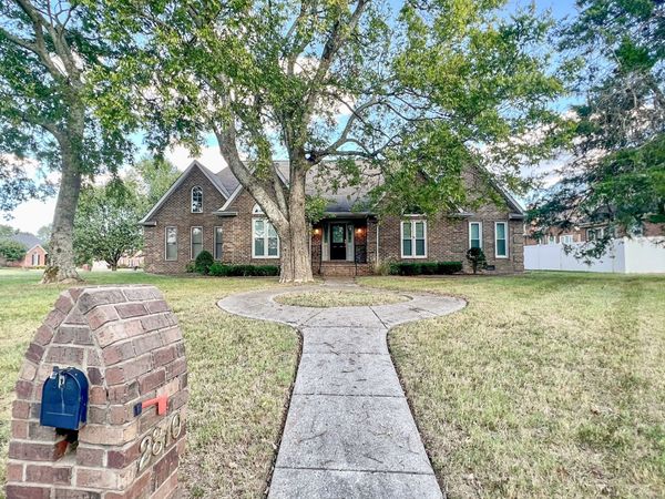 2810 Regenwood Dr , Murfreesboro, TN 37129