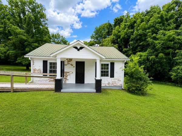 310 Davis Dr , Clarksville, TN 37040