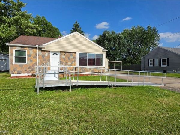 526 Ridge Road , Newton Falls, OH 44444