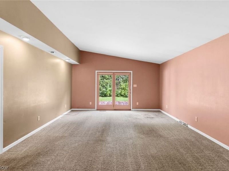 526 Ridge Road, Newton Falls, OH 44444 Photo 10