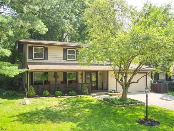 1756 Deepwood Drive, Akron, OH 44313