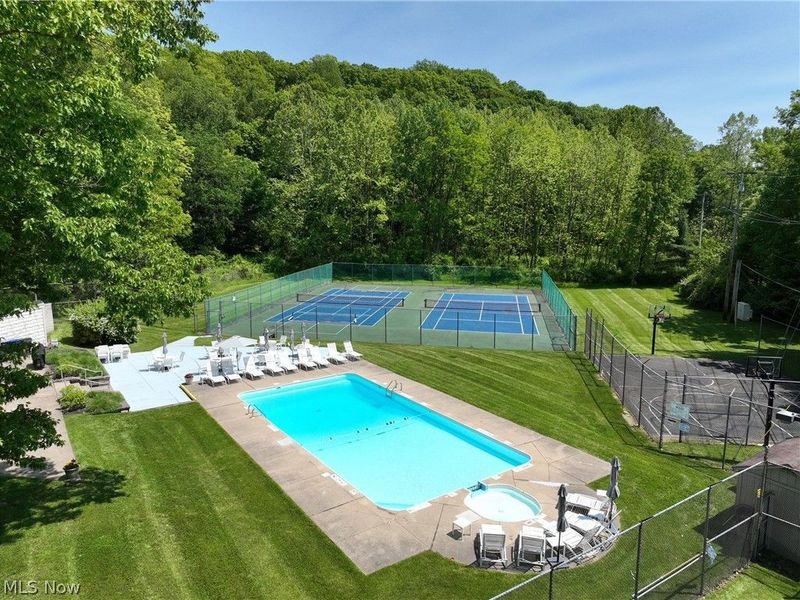 1756 Deepwood Drive, Akron, OH 44313 Photo 48