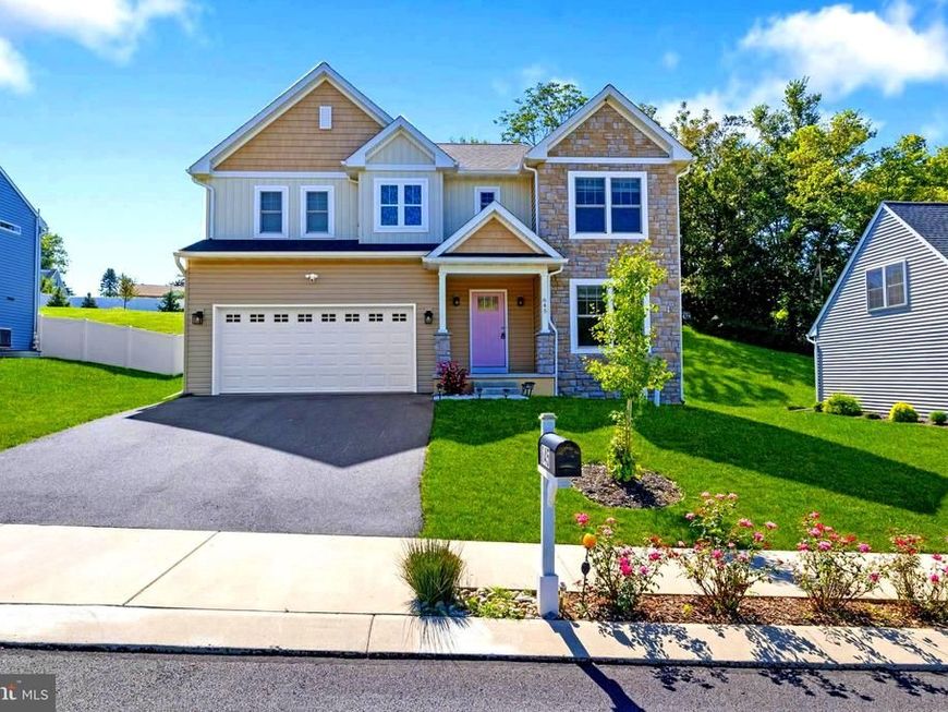645 N Pier Drive, Lancaster, PA 17603 Main Photo