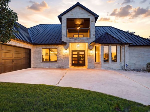 302 Left Ln, Horseshoe Bay, TX 78657