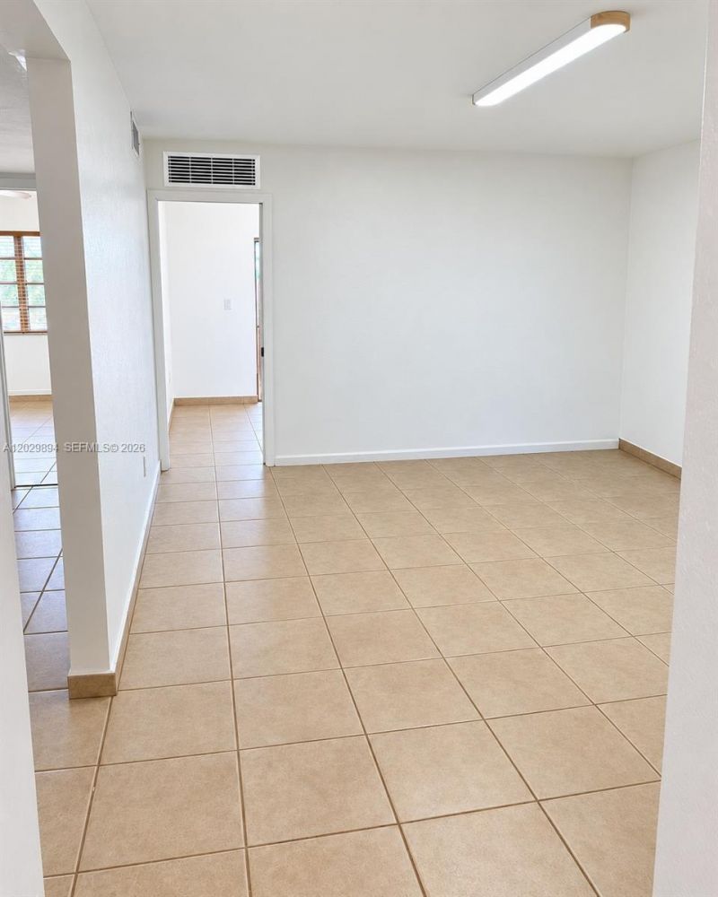 6850 W 16th Dr, Unit 317, Hialeah, FL 33014 Photo