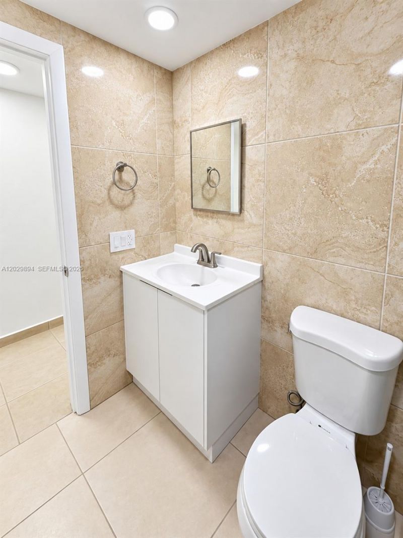 6850 W 16th Dr, Unit 317, Hialeah, FL 33014 Photo