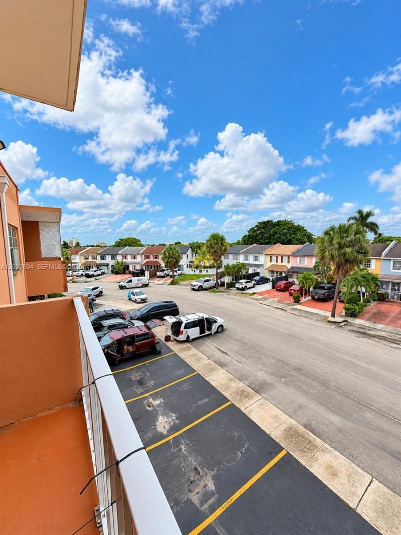 6850 W 16th Dr, Unit 317, Hialeah, FL 33014 Photo