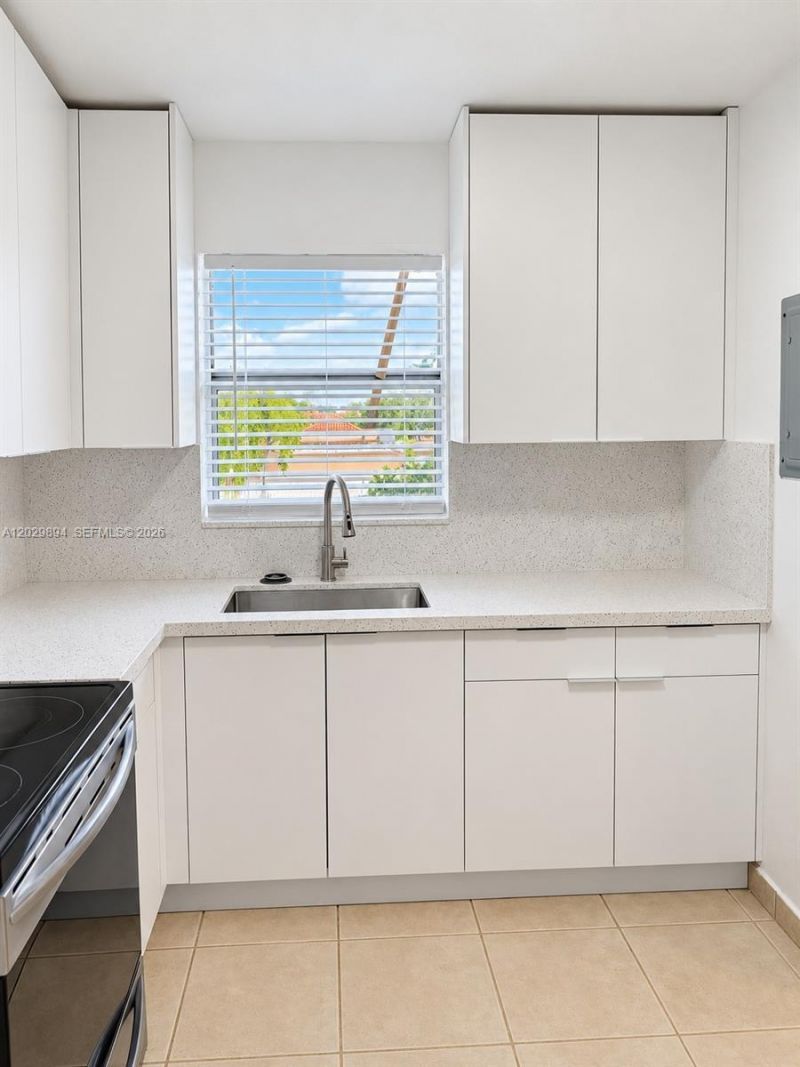 6850 W 16th Dr, Unit 317, Hialeah, FL 33014 Photo
