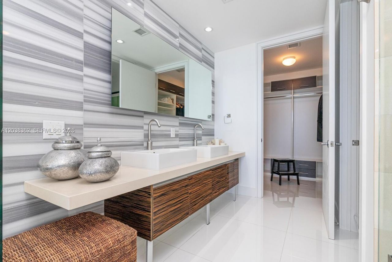 1100 Biscayne Blvd , Unit 4103, Miami, FL 33132 Photo