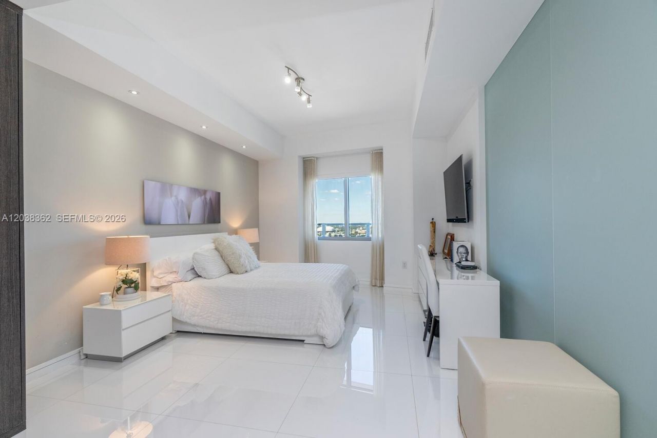 1100 Biscayne Blvd , Unit 4103, Miami, FL 33132 Photo