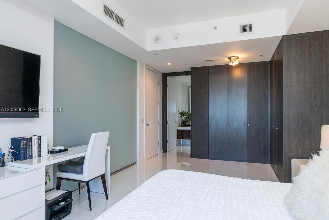 1100 Biscayne Blvd , Unit 4103, Miami, FL 33132 Photo